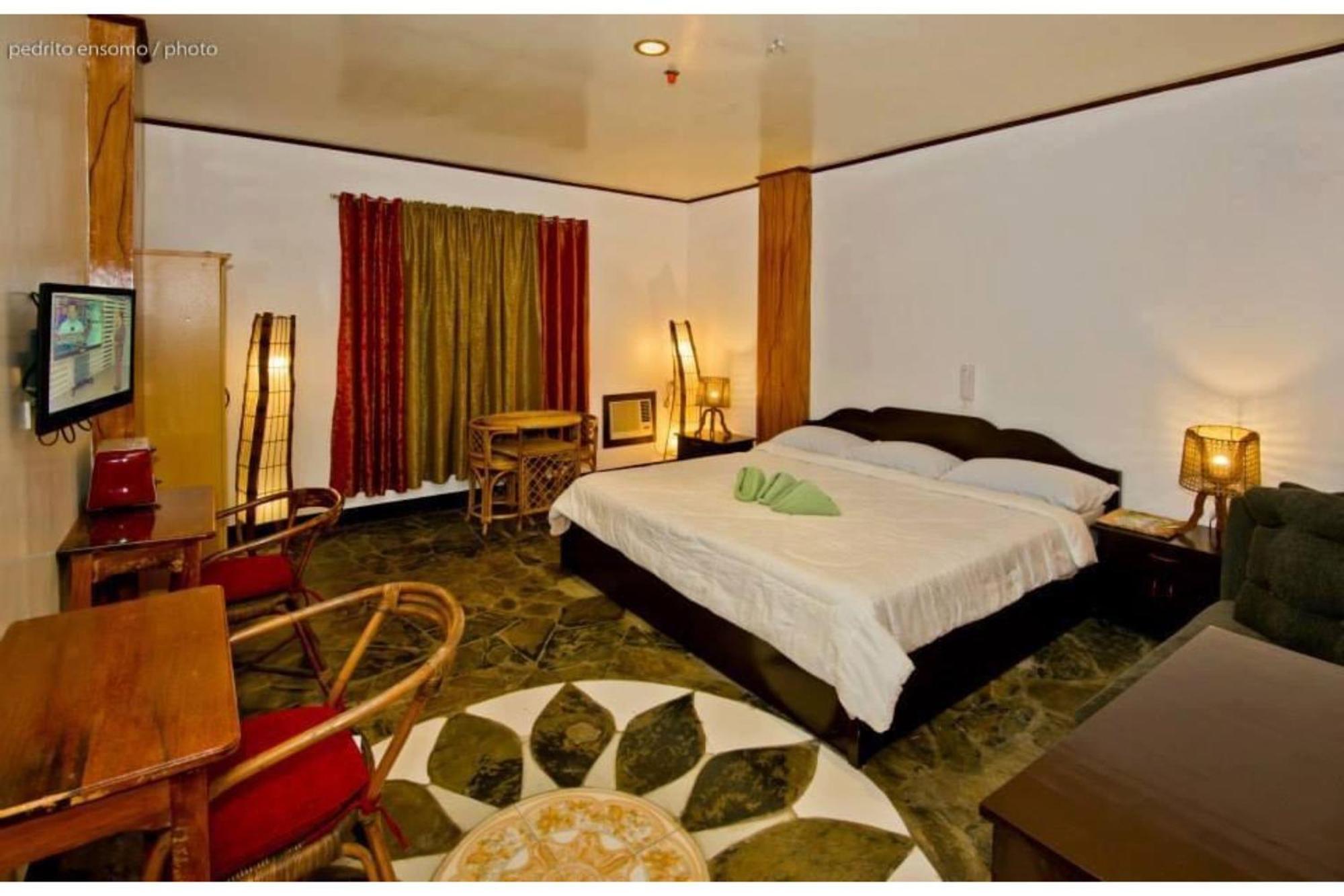 Oyo 880 Flores De Musa Inn بويرتو برينسيسا المظهر الخارجي الصورة