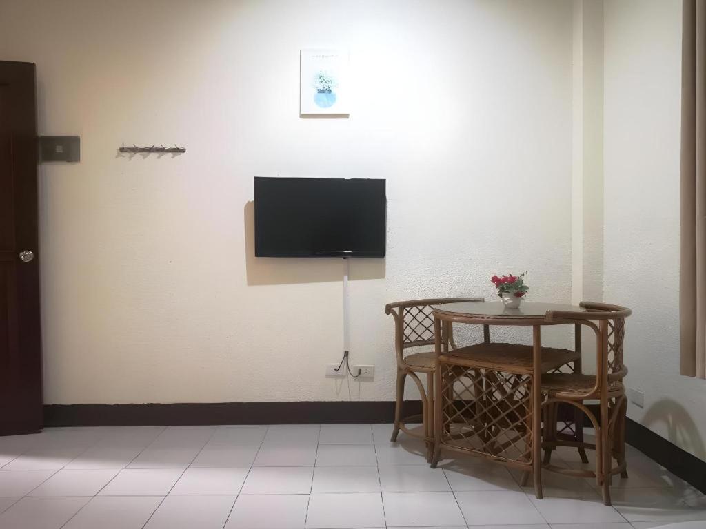 Oyo 880 Flores De Musa Inn بويرتو برينسيسا المظهر الخارجي الصورة