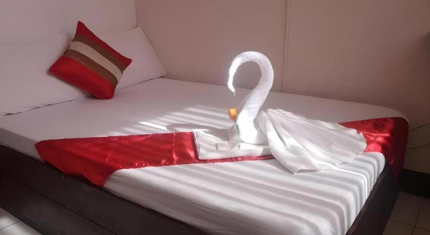Oyo 880 Flores De Musa Inn بويرتو برينسيسا المظهر الخارجي الصورة